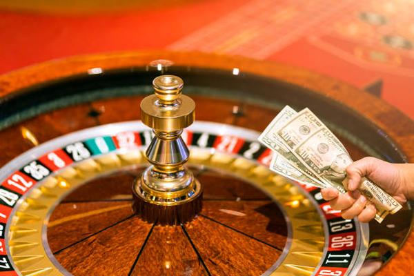 How Virtual Poker Tables Recreate the Feel of a ポーカー アプリ